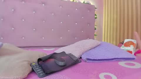 violet__taylor_ online show from July 6, 2026, 2:19 am