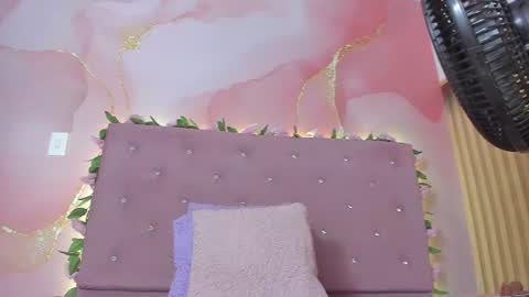 violet__taylor_ online show from July 22, 2026, 2:25 am
