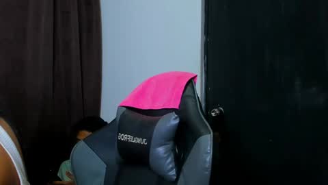 Violet and Myers online show from April 22, 2026, 10:44 pm