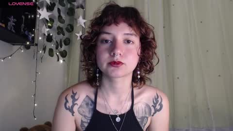 Snapshot of violet_bluee chatting on April 23, 2026, 6:14 am Violet online show from April 23, 2026, 6:14 am
