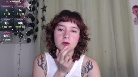 Snapshot of violet_bluee chatting on May 12, 2026, 7:05 am Violet online show from May 12, 2026, 7:05 am