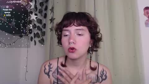 Snapshot of violet_bluee chatting on June 13, 2026, 7:39 am Violet online show from June 13, 2026, 7:39 am
