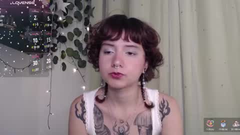 Snapshot of violet_bluee chatting on June 21, 2026, 8:06 am Violet online show from June 21, 2026, 8:06 am