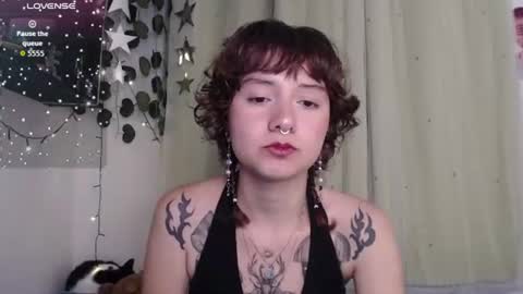 Snapshot of violet_bluee chatting on July 3, 2026, 7:37 am Violet online show from July 3, 2026, 7:37 am