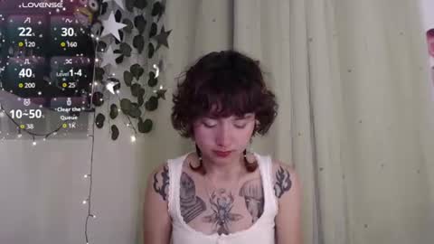 Snapshot of violet_bluee chatting on July 8, 2026, 8:19 am Violet online show from July 8, 2026, 8:19 am