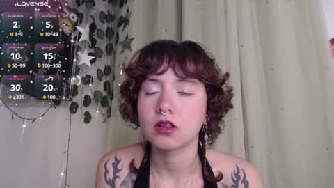 Snapshot of violet_bluee chatting on July 12, 2026, 8:05 am Violet online show from July 12, 2026, 8:05 am
