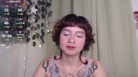 Snapshot of violet_bluee chatting on July 13, 2026, 8:28 am Violet online show from July 13, 2026, 8:28 am