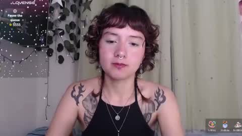 Snapshot of violet_bluee chatting on July 14, 2026, 10:21 am Violet online show from July 14, 2026, 10:21 am