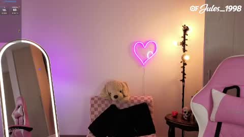 violet online show from May 19, 2026, 7:09 pm