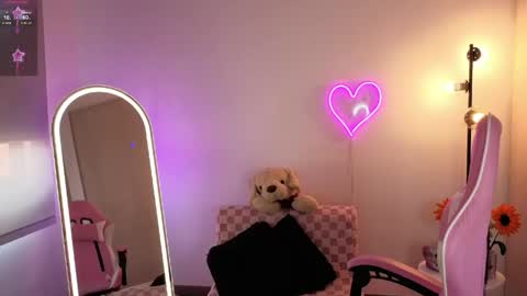 violet online show from June 5, 2026, 8:36 pm
