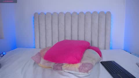 violet_giraldo online show from March 5, 2026, 11:34 pm