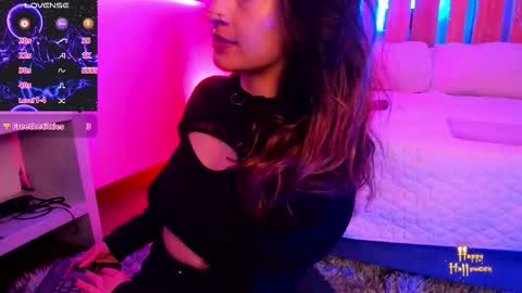 Violet Jones online show from October 11, 2025, 2:26 pm