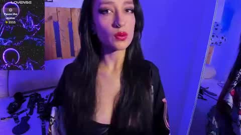 Violet Jones online show from June 14, 2026, 4:31 pm