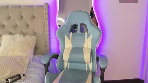 Snapshot of violet_rost chatting on December 5, 2024, 5:50 pm Violet online show from December 5, 2024, 5:50 pm