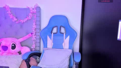 Snapshot of violet_rost chatting on September 12, 2025, 1:33 pm Violet online show from September 12, 2025, 1:33 pm