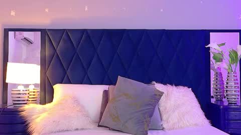 Violet  online show from May 19, 2026, 7:09 pm