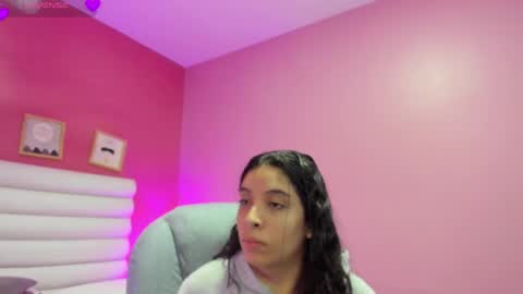Snapshot of violet_sinclair chatting on May 19, 2026, 11:38 am violet_sinclair online show from May 19, 2026, 11:38 am