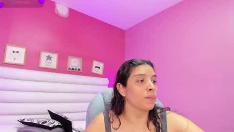 Snapshot of violet_sinclair chatting on May 21, 2026, 11:17 am violet_sinclair online show from May 21, 2026, 11:17 am