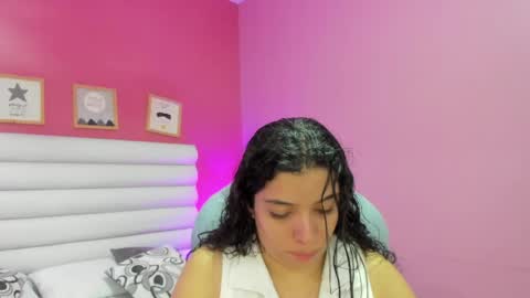 Snapshot of violet_sinclair chatting on May 28, 2026, 11:18 am violet_sinclair online show from May 28, 2026, 11:18 am