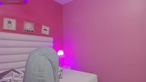 Snapshot of violet_sinclair chatting on June 2, 2026, 11:34 am violet_sinclair online show from June 2, 2026, 11:34 am