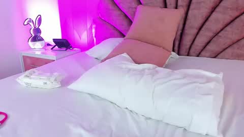 violet_smith01 online show from July 6, 2026, 3:03 pm