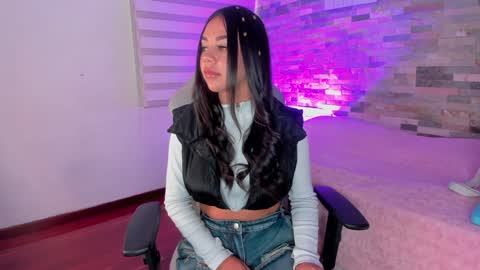 Snapshot of violet_spencer chatting on December 5, 2024, 2:44 pm Violeta online show from December 5, 2024, 2:44 pm