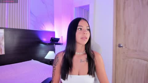 Snapshot of violet_spencer chatting on January 22, 2025, 4:55 pm Violeta online show from January 22, 2025, 4:55 pm