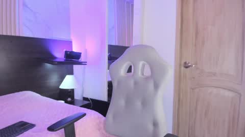 Snapshot of violet_spencer chatting on January 24, 2025, 9:47 pm Violeta online show from January 24, 2025, 9:47 pm