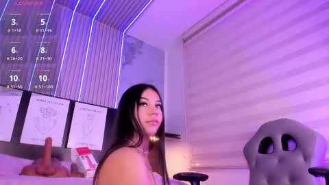 Snapshot of violet_spencer chatting on April 29, 2026, 1:43 am Violeta online show from April 29, 2026, 1:43 am