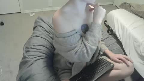 violet_winter97 online show from December 18, 2024, 2:42 am