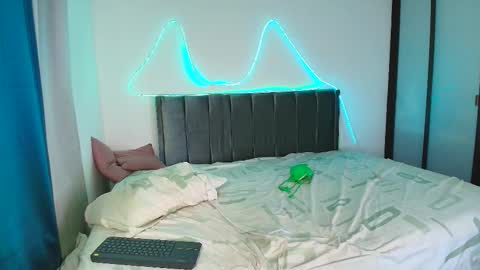 violeta online show from November 24, 2025, 2:33 am