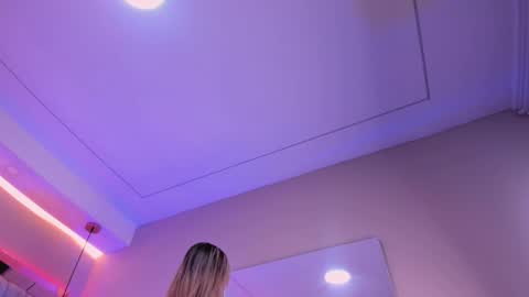 Snapshot of violeta_abel chatting on October 28, 2025, 11:03 am Violeta online show from October 28, 2025, 11:03 am