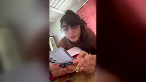 Violeta online show from May 16, 2026, 5:56 pm