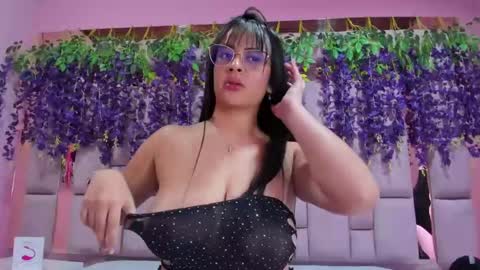 Snapshot of violeta_hard chatting on February 16, 2025, 6:21 am Valentina Hard online show from February 16, 2025, 6:21 am