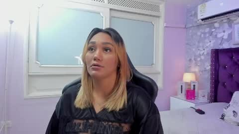 Snapshot of violeta_medina chatting on May 20, 2026, 2:40 am violeta_medina online show from May 20, 2026, 2:40 am