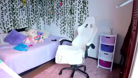 Snapshot of violeta_milleer chatting on December 2, 2024, 5:37 pm Violeta online show from December 2, 2024, 5:37 pm