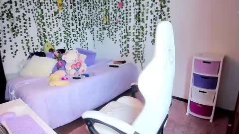 Snapshot of violeta_milleer chatting on December 4, 2024, 2:26 pm Violeta online show from December 4, 2024, 2:26 pm