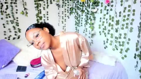 Snapshot of violeta_milleer chatting on February 5, 2025, 2:37 pm Violeta online show from February 5, 2025, 2:37 pm