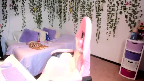 Snapshot of violeta_milleer chatting on October 23, 2025, 4:17 pm Violeta online show from October 23, 2025, 4:17 pm