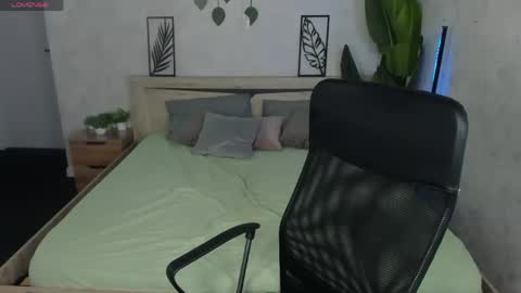 Snapshot of violeta_paul chatting on June 8, 2026, 1:28 am Violeta online show from June 8, 2026, 1:28 am