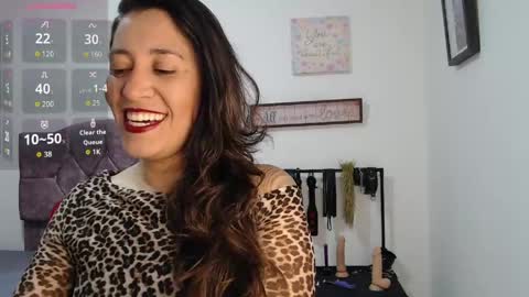 Snapshot of violeta_scott_ chatting on June 1, 2026, 5:14 pm violeta_scott_ online show from June 1, 2026, 5:14 pm