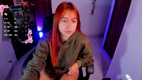 Snapshot of violetaarey chatting on November 13, 2025, 11:36 pm Violeta Help me reach 150 thumbs up online show from November 13, 2025, 11:36 pm