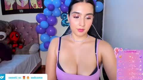 Snapshot of violetalee chatting on May 19, 2026, 3:35 am Jimena online show from May 19, 2026, 3:35 am