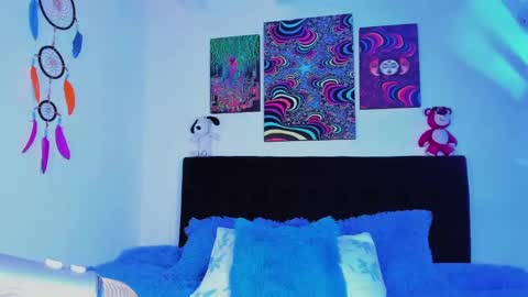 Snapshot of violetbunnyy1 chatting on January 11, 2025, 6:03 am Violet online show from January 11, 2025, 6:03 am