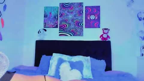 Snapshot of violetbunnyy1 chatting on January 29, 2025, 4:26 am Violet online show from January 29, 2025, 4:26 am