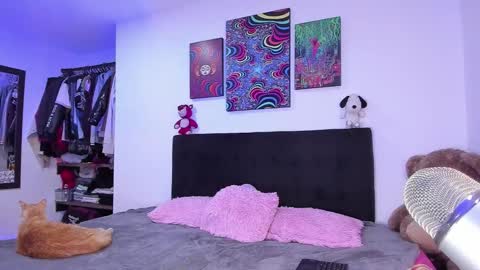 Snapshot of violetbunnyy1 chatting on November 23, 2025, 4:45 am Violet online show from November 23, 2025, 4:45 am