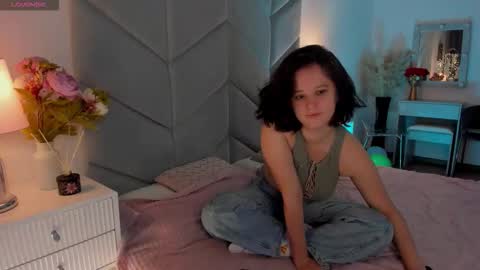 Snapshot of violetferguson chatting on October 5, 2025, 6:12 am Violet online show from October 5, 2025, 6:12 am