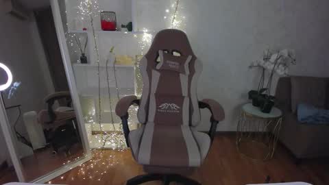 Snapshot of violetferguson chatting on October 18, 2025, 5:54 am Violet online show from October 18, 2025, 5:54 am