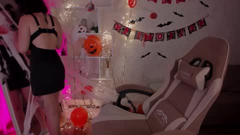 Snapshot of violetferguson chatting on October 29, 2025, 4:42 pm Violet online show from October 29, 2025, 4:42 pm