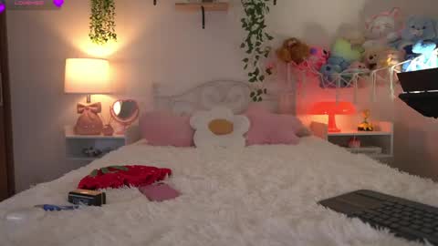 Snapshot of violeth___ chatting on June 8, 2026, 10:04 am violeth___ online show from June 8, 2026, 10:04 am